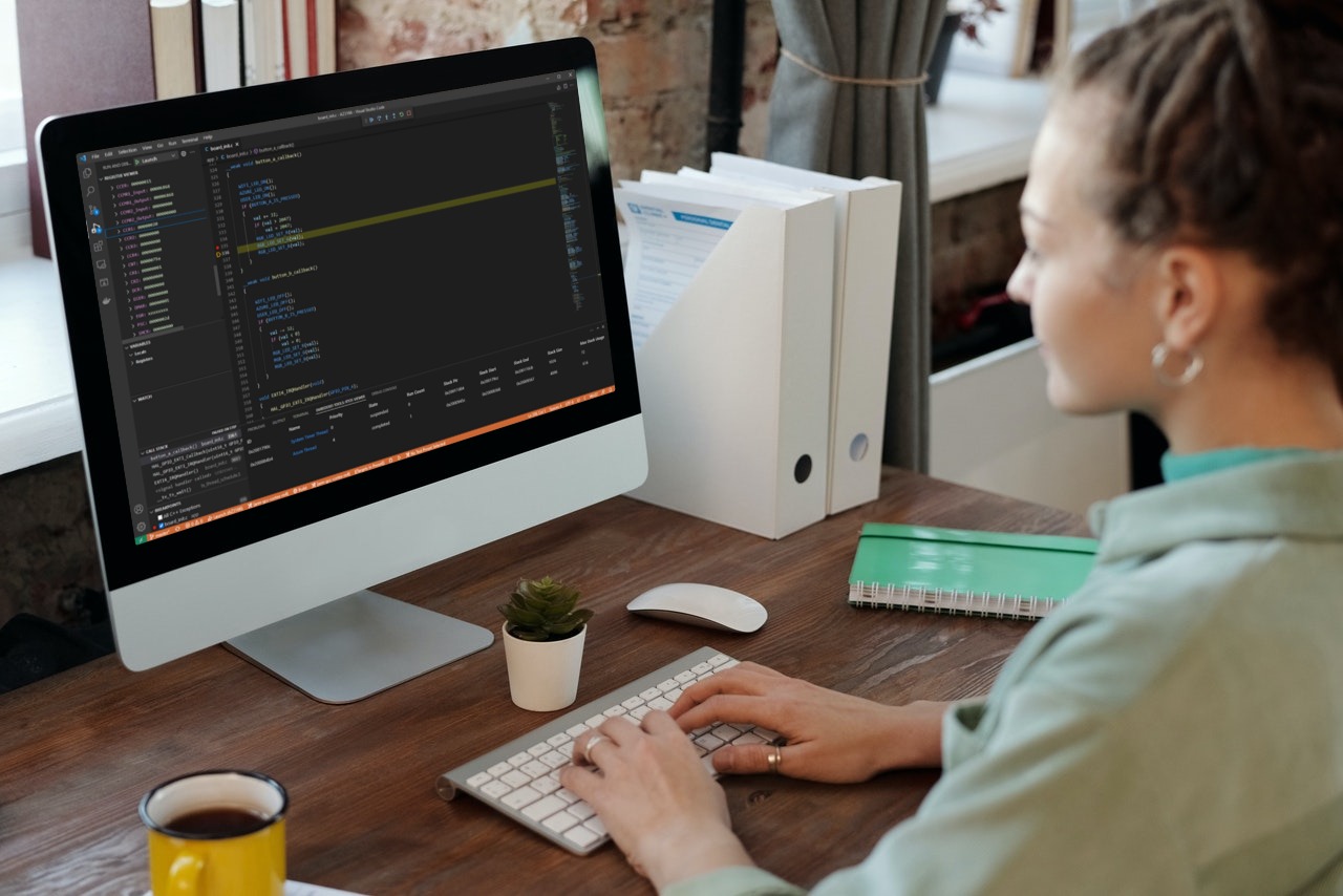 How to Successfully Transition to a Coding Career in 2023